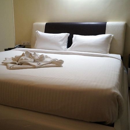 Hotel Silver Arcade Māldah Eksteriør billede