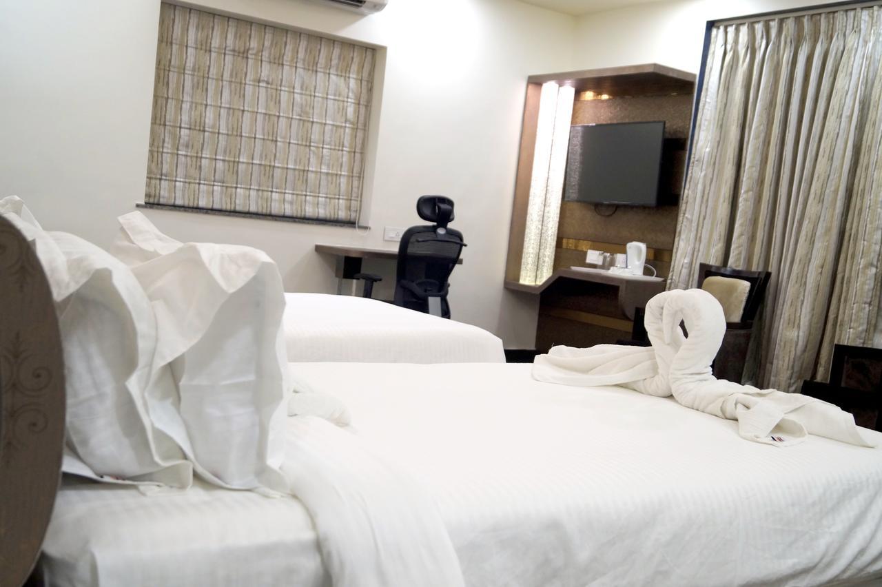 Hotel Silver Arcade Māldah Eksteriør billede