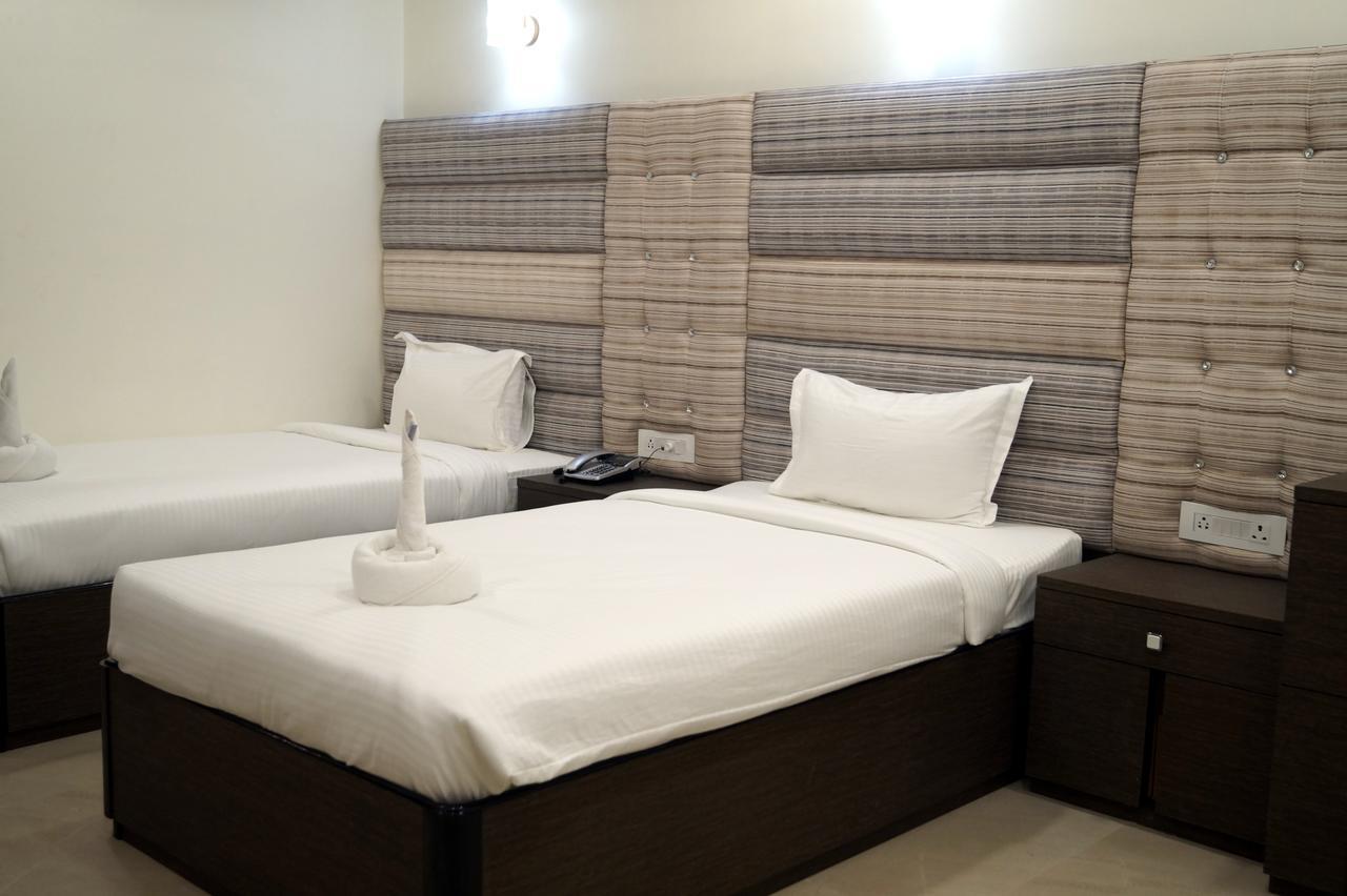 Hotel Silver Arcade Māldah Eksteriør billede